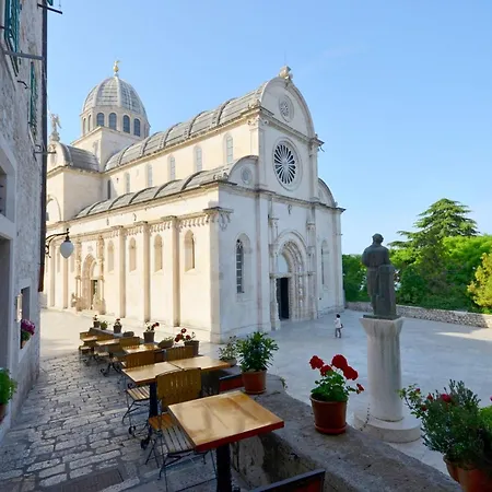 Fortress View Apartment *