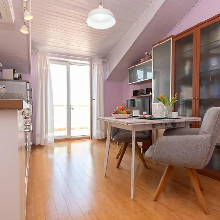 Fortress View Apartment *
